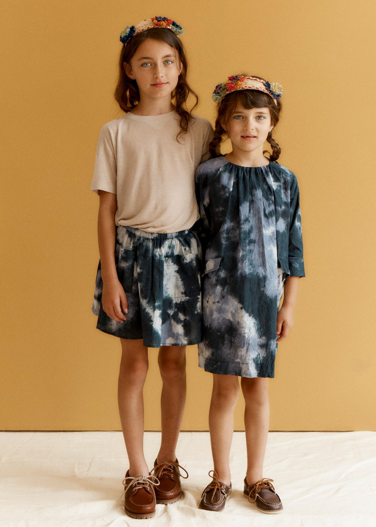 MALIKA ガールズ ドレス – チャコール タイダイ柄