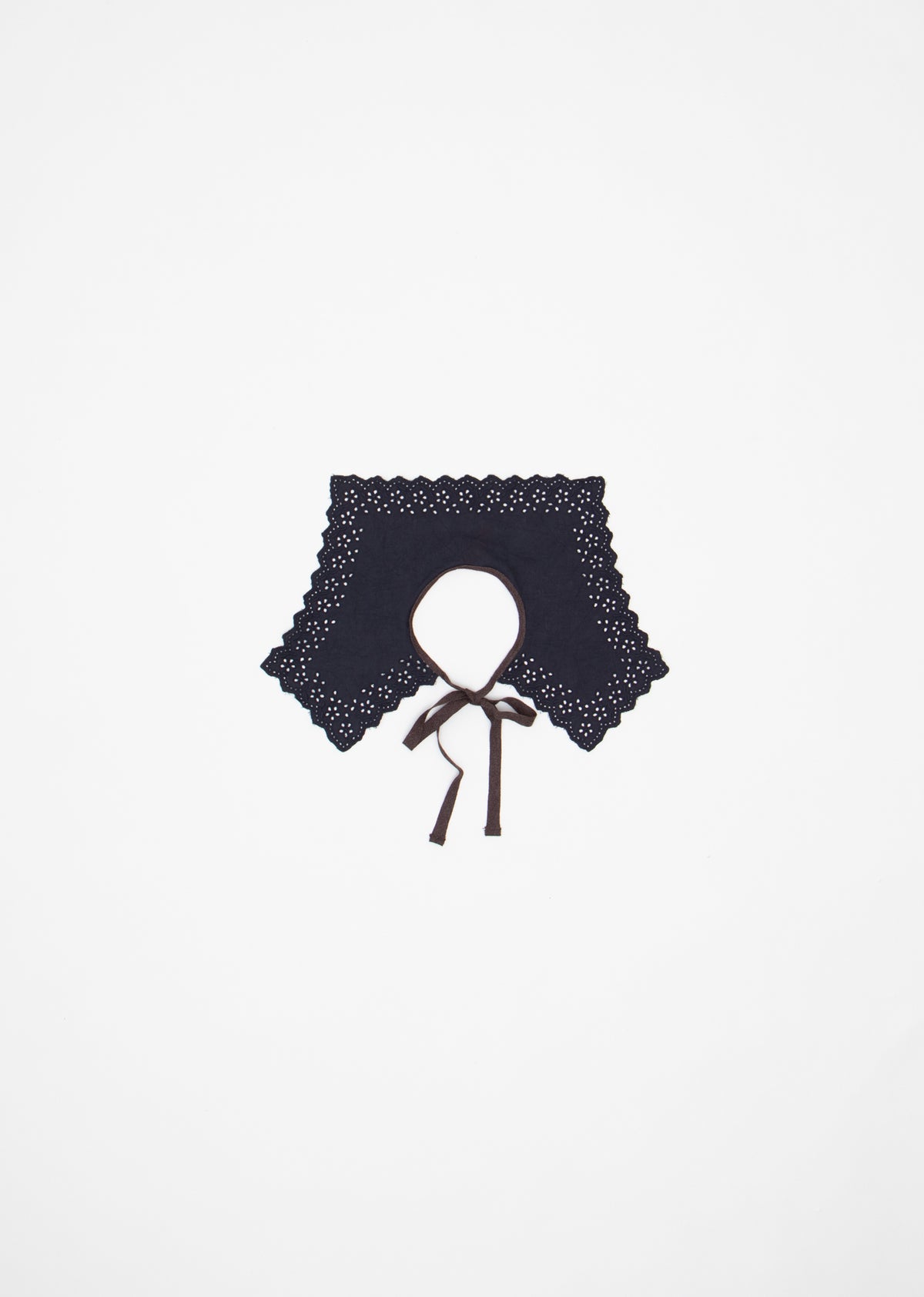 刺繍入り ベビー 襟 - ブラック・ブロデリーアングレーズ